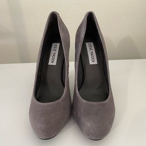 Steve Madden “Remmedy” Grey Suede heels, Size 7.  Brand New condition